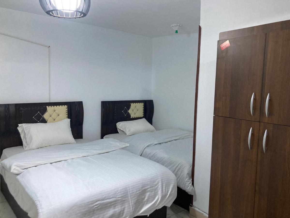 Near Lebanon Square Apartment Kairo